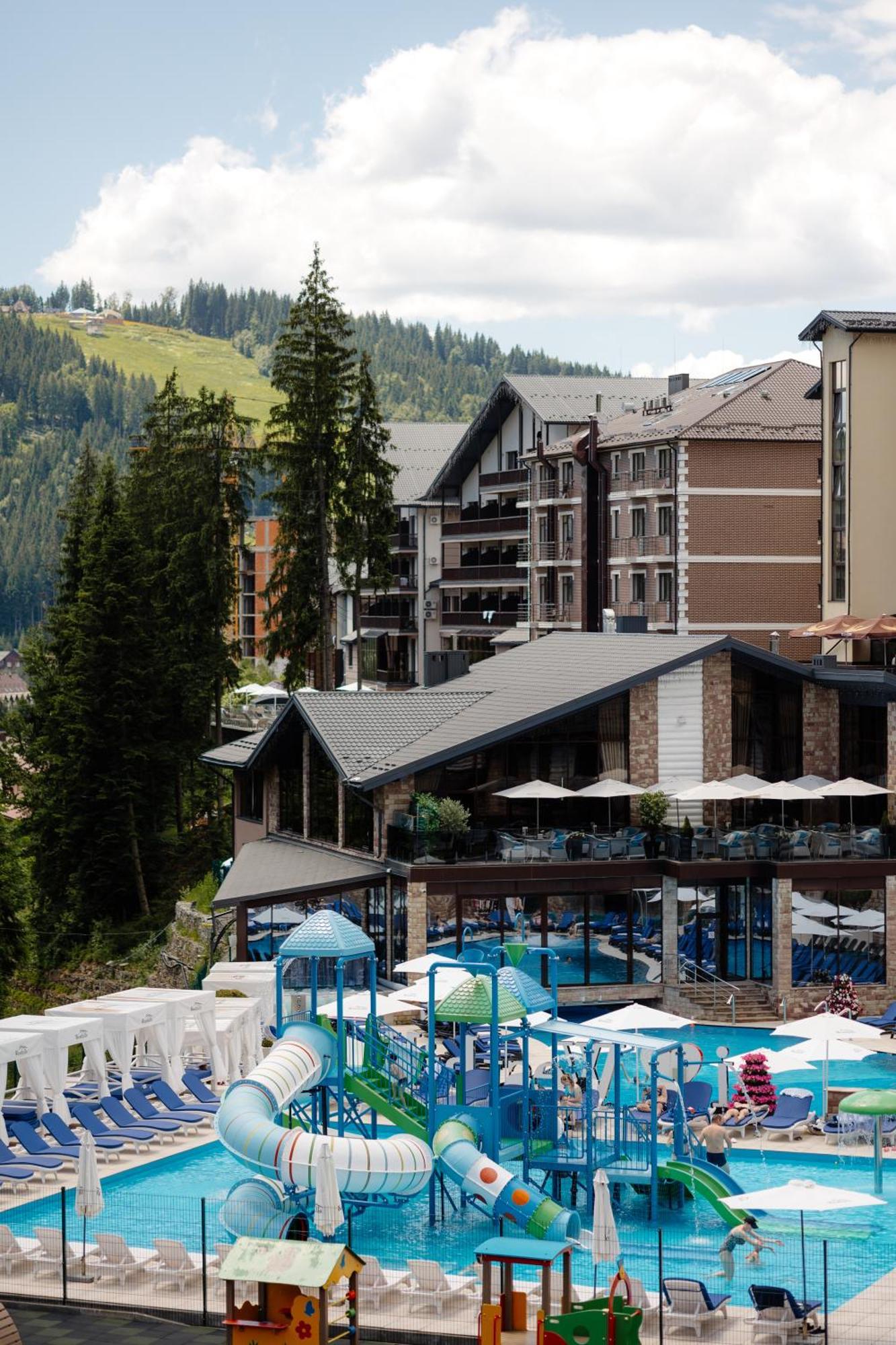 Westhills Cottage Town & Spa Bukovel Exterior foto