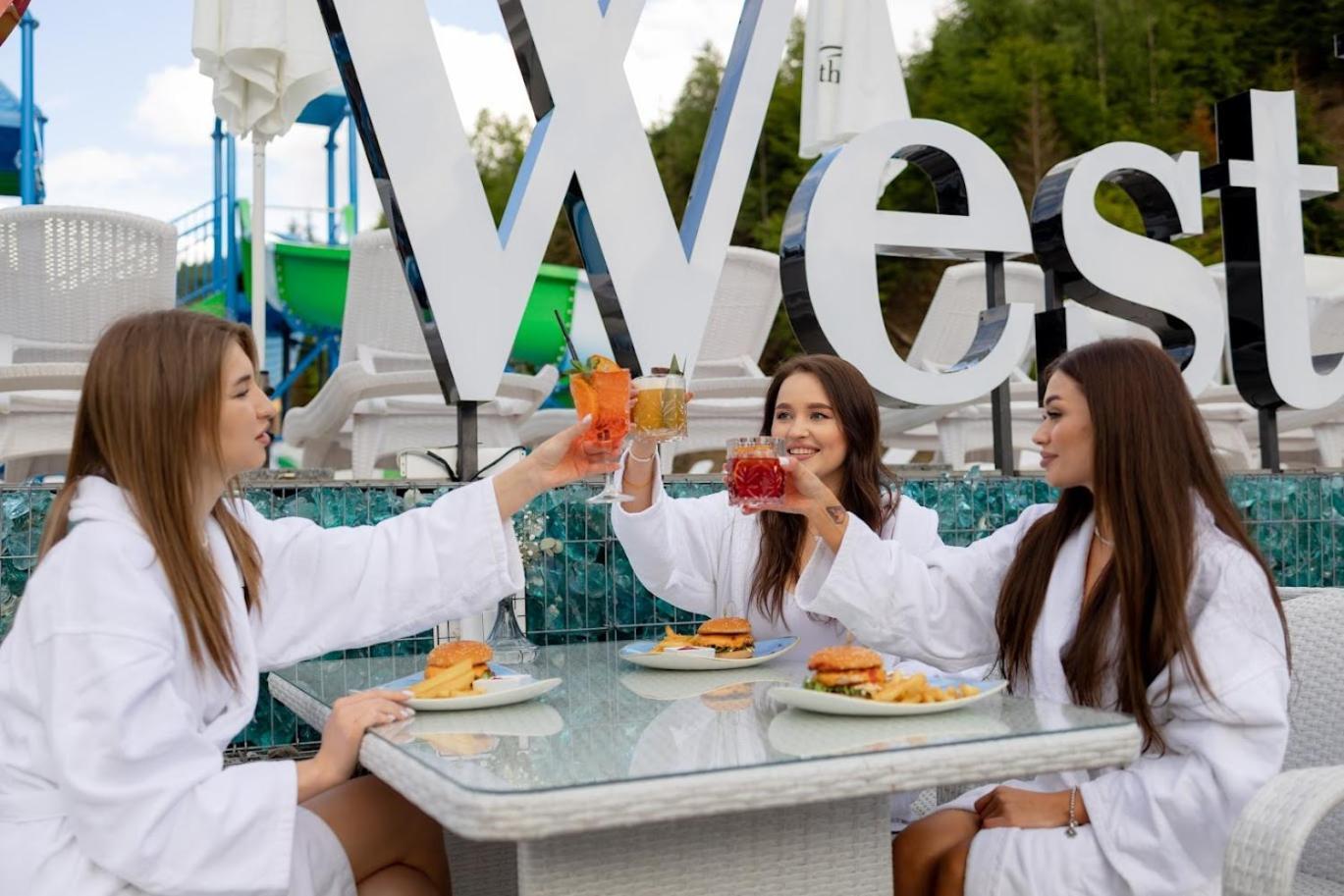 Westhills Cottage Town & Spa Bukovel Exterior foto